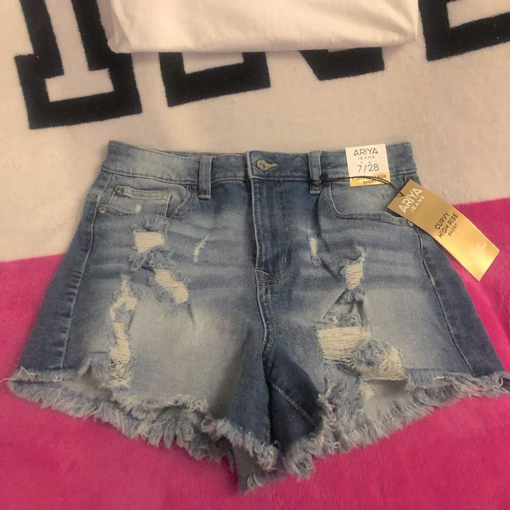 Ariya high waisted denim frayed shorts sz 7/28 NWT